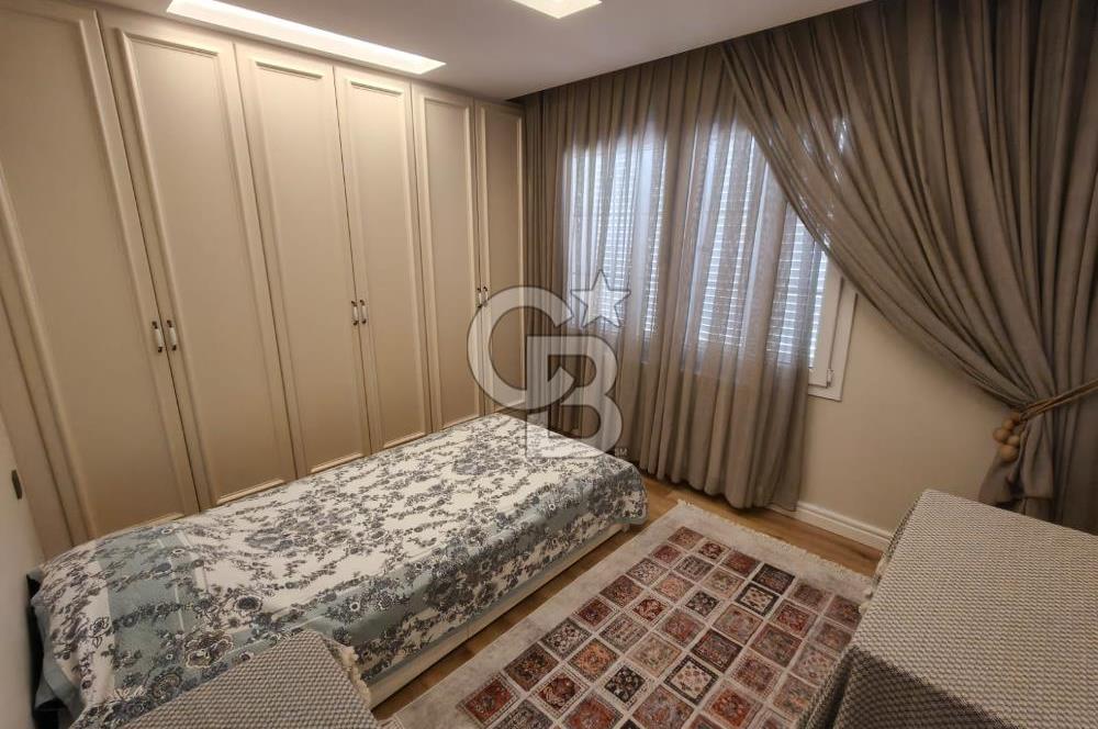 Alaçatı'da Havuzlu Müstakil Kiralık Villa