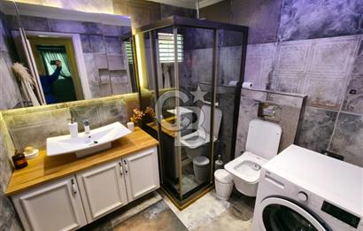 Alaçatı'da Havuzlu Müstakil Kiralık Villa