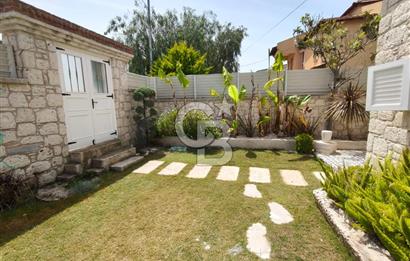 Alaçatı'da Havuzlu Müstakil Kiralık Villa