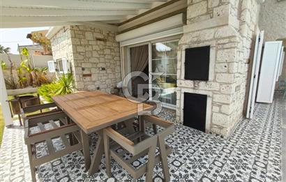 Alaçatı'da Havuzlu Müstakil Kiralık Villa