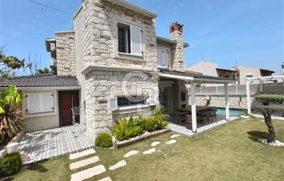 Alaçatı'da Havuzlu Müstakil Kiralık Villa