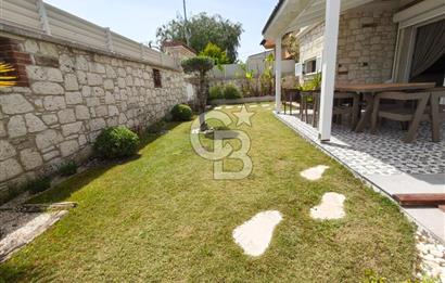 Alaçatı'da Havuzlu Müstakil Kiralık Villa