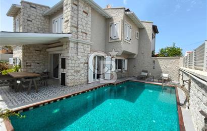 Alaçatı'da Havuzlu Müstakil Kiralık Villa