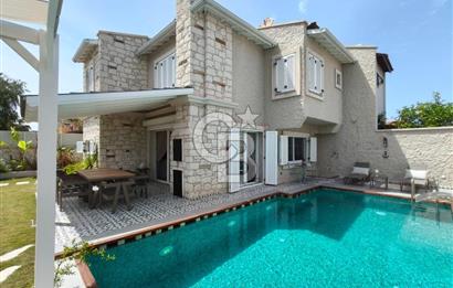 Alaçatı'da Havuzlu Müstakil Kiralık Villa