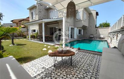 Alaçatı'da Havuzlu Müstakil Kiralık Villa