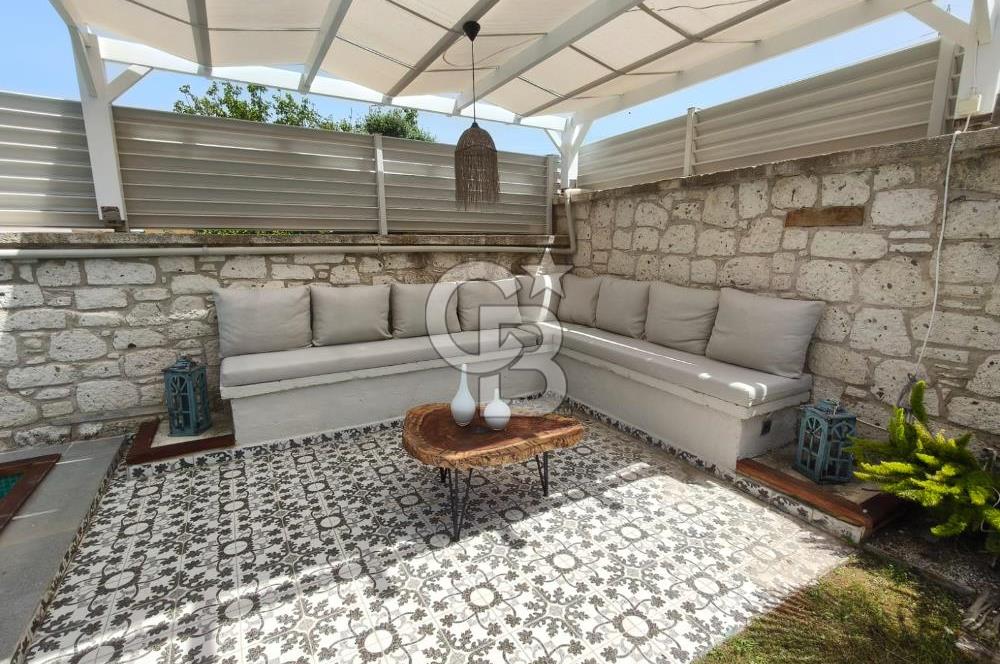 Alaçatı'da Havuzlu Müstakil Kiralık Villa
