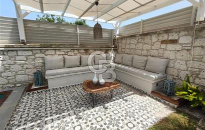 Alaçatı'da Havuzlu Müstakil Kiralık Villa