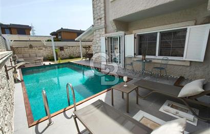 Alaçatı'da Havuzlu Müstakil Kiralık Villa