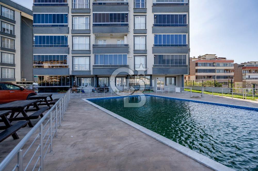 Güzelyalı Eğitim Mahallesinde Deniz Manzaralı Havuzlu Sitede 2+1