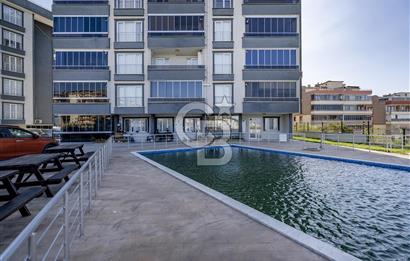 Güzelyalı Eğitim Mahallesinde Deniz Manzaralı Havuzlu Sitede 2+1