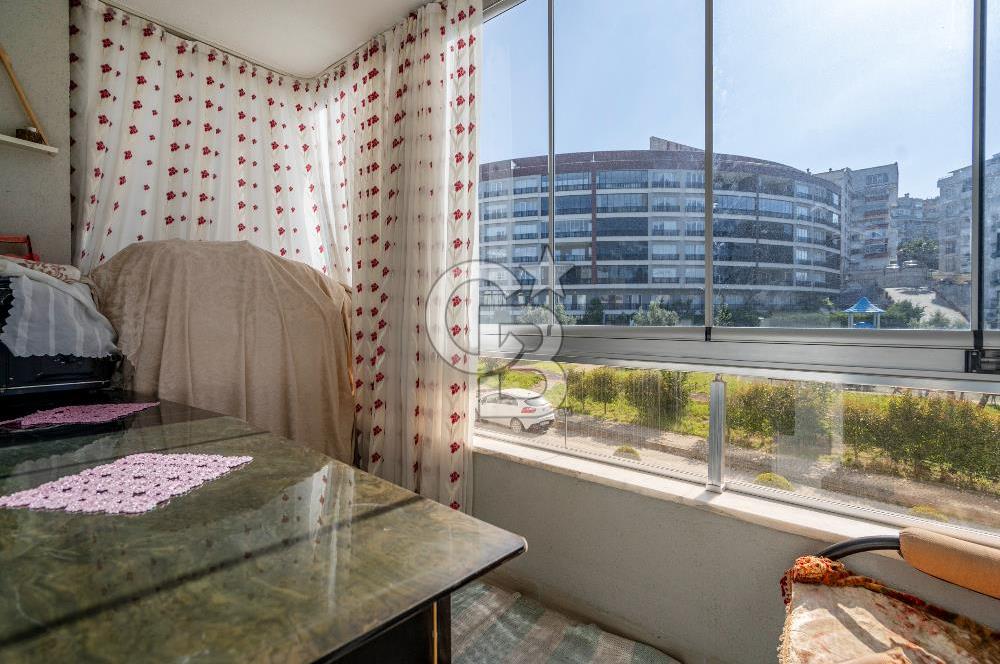 Güzelyalı Eğitim Mahallesinde Deniz Manzaralı Havuzlu Sitede 2+1
