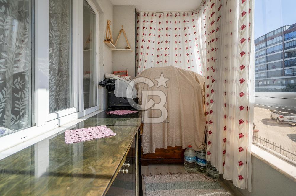 Güzelyalı Eğitim Mahallesinde Deniz Manzaralı Havuzlu Sitede 2+1