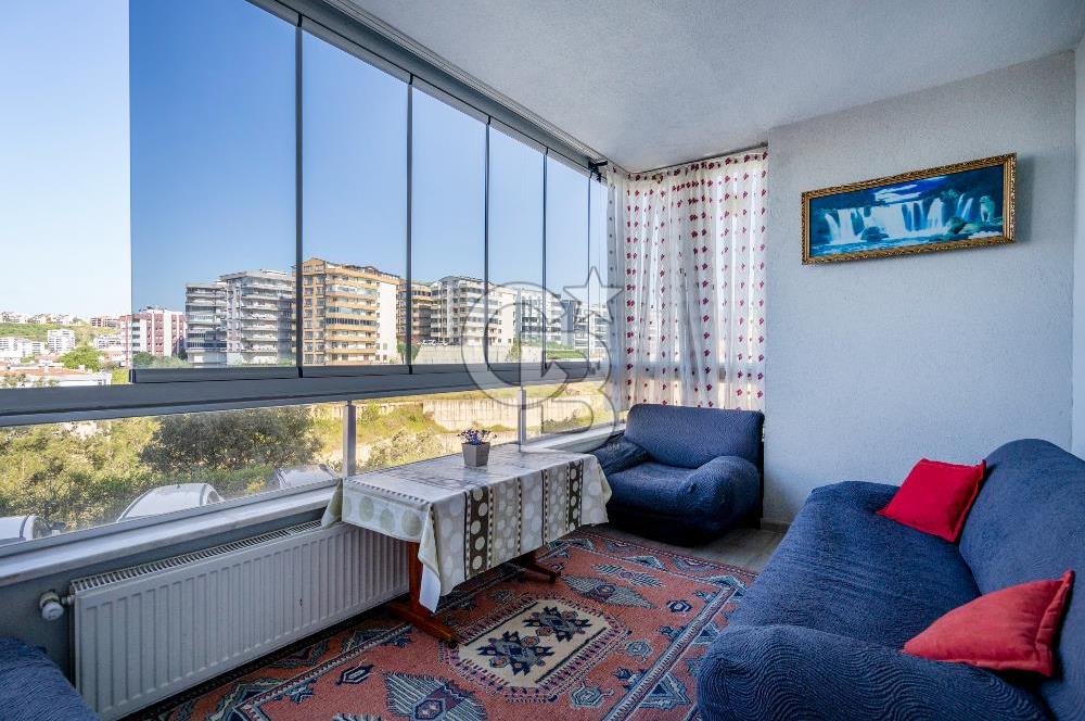 Güzelyalı Eğitim Mahallesinde Deniz Manzaralı Havuzlu Sitede 2+1