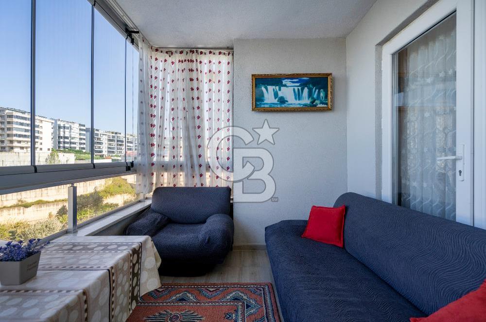 Güzelyalı Eğitim Mahallesinde Deniz Manzaralı Havuzlu Sitede 2+1