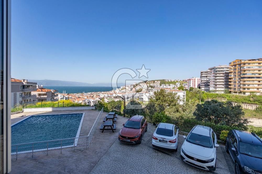 Güzelyalı Eğitim Mahallesinde Deniz Manzaralı Havuzlu Sitede 2+1