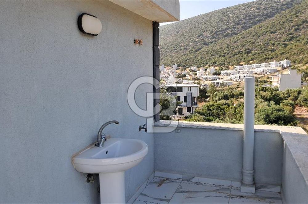 Akbükte Kiralık Deniz Manzaralı 3+1 Bahçe Tripleks