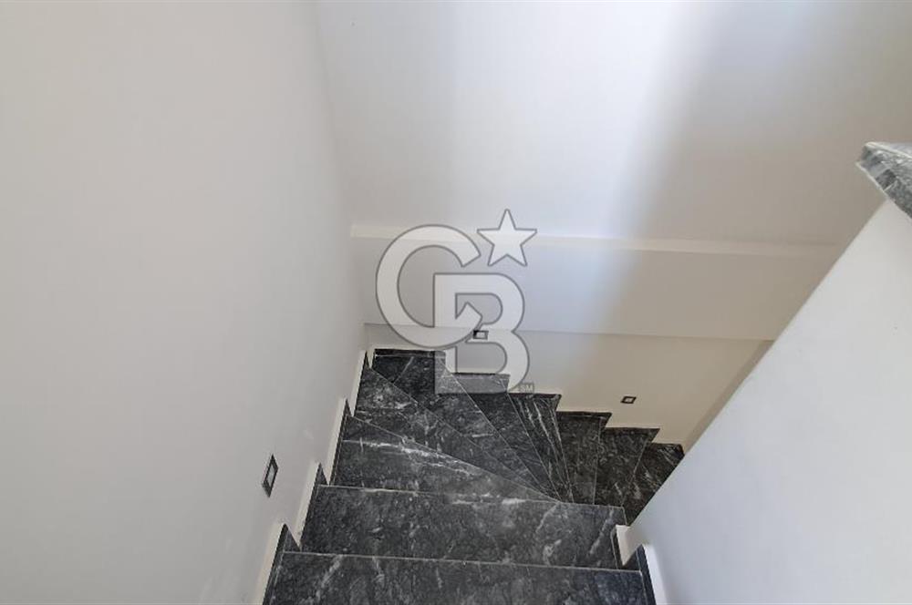 Akbükte Kiralık Deniz Manzaralı 3+1 Bahçe Tripleks