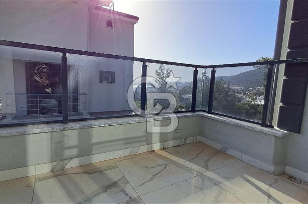 Akbükte Kiralık Deniz Manzaralı 3+1 Bahçe Tripleks