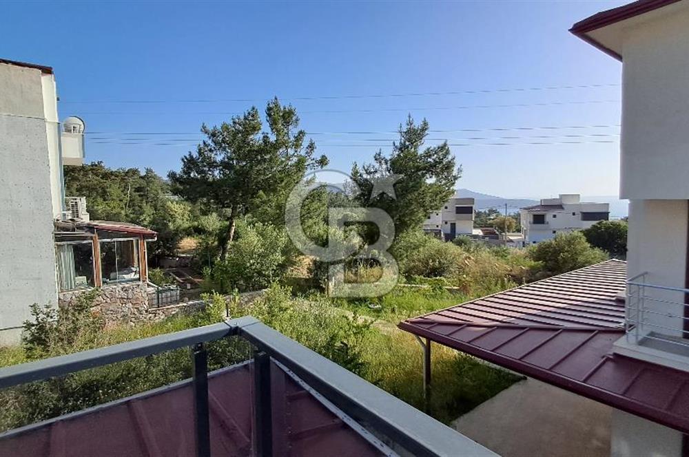 Akbükte Kiralık Deniz Manzaralı 3+1 Bahçe Tripleks