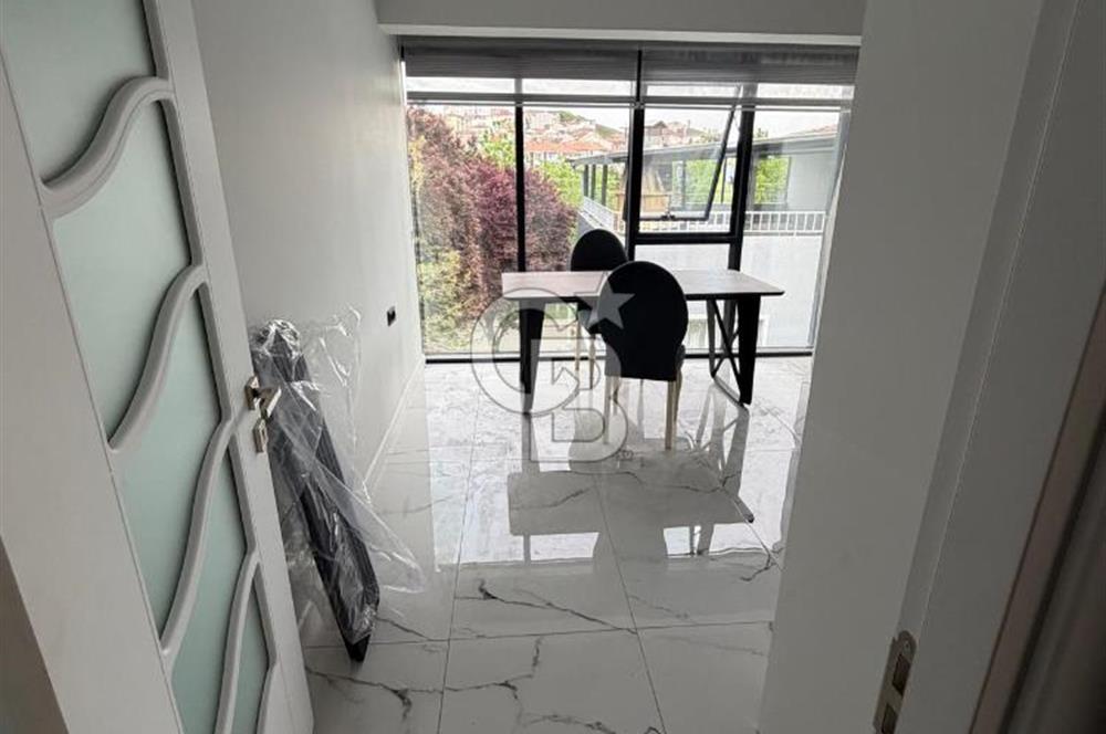 İSTASYON CADDESİ'NDE OTURUMA HAZIR MODERN 1+1 KİRALIK OFİS