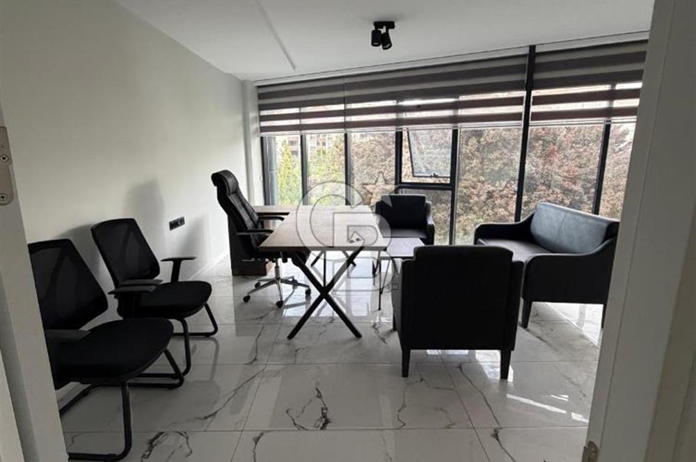 İSTASYON CADDESİ'NDE OTURUMA HAZIR MODERN 1+1 KİRALIK OFİS