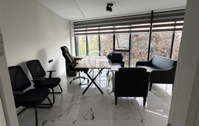 İSTASYON CADDESİ'NDE OTURUMA HAZIR MODERN 1+1 KİRALIK OFİS