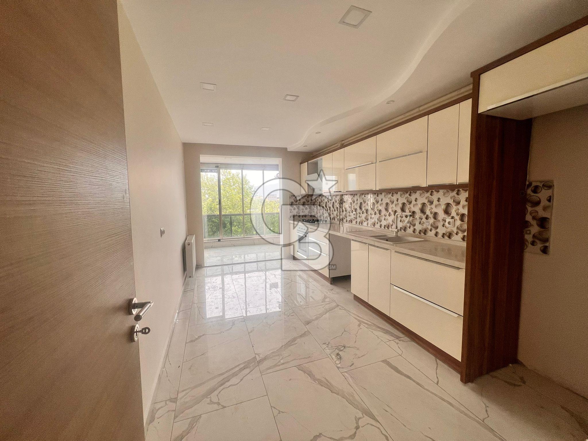 Burhaniye merkezinde 3+1 140m2 ebeveyn banyolu kiralık daire 