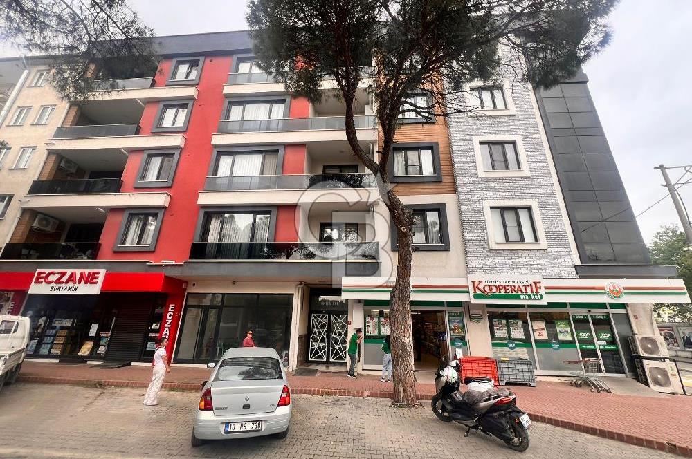 Burhaniye merkezinde 3+1 140m2 ebeveyn banyolu kiralık daire 