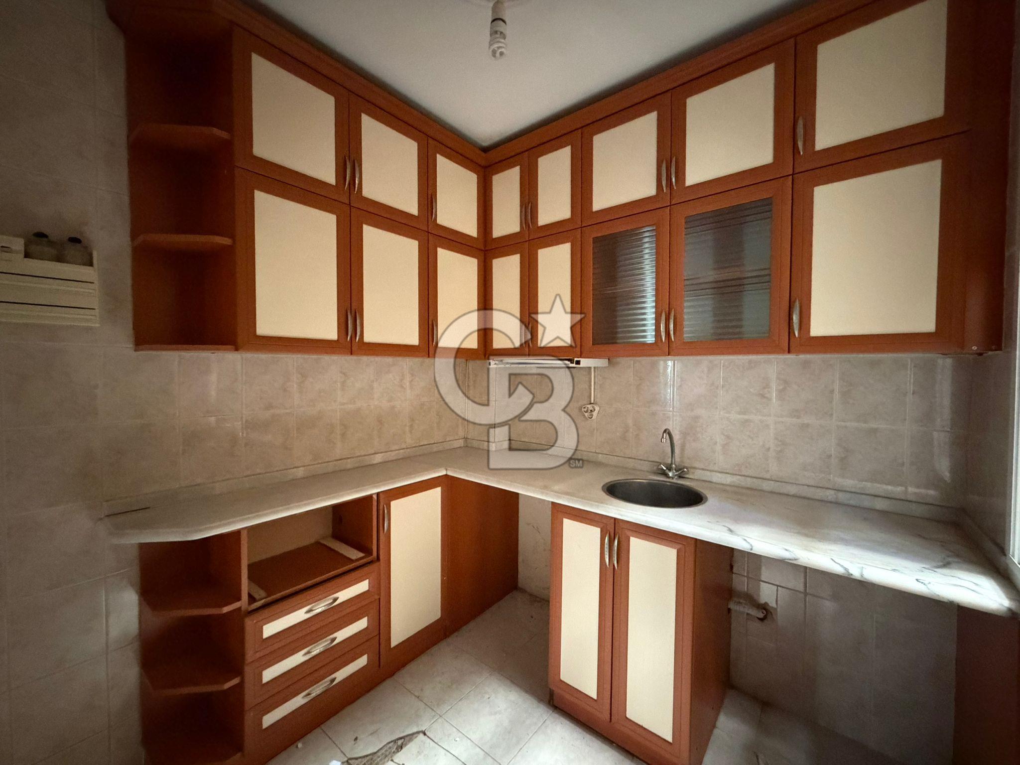 KARŞIYAKA LİSESİ ÖNÜ&İZBAN YAKINI 2+1 ARA KAT BALKONLU DAİRE