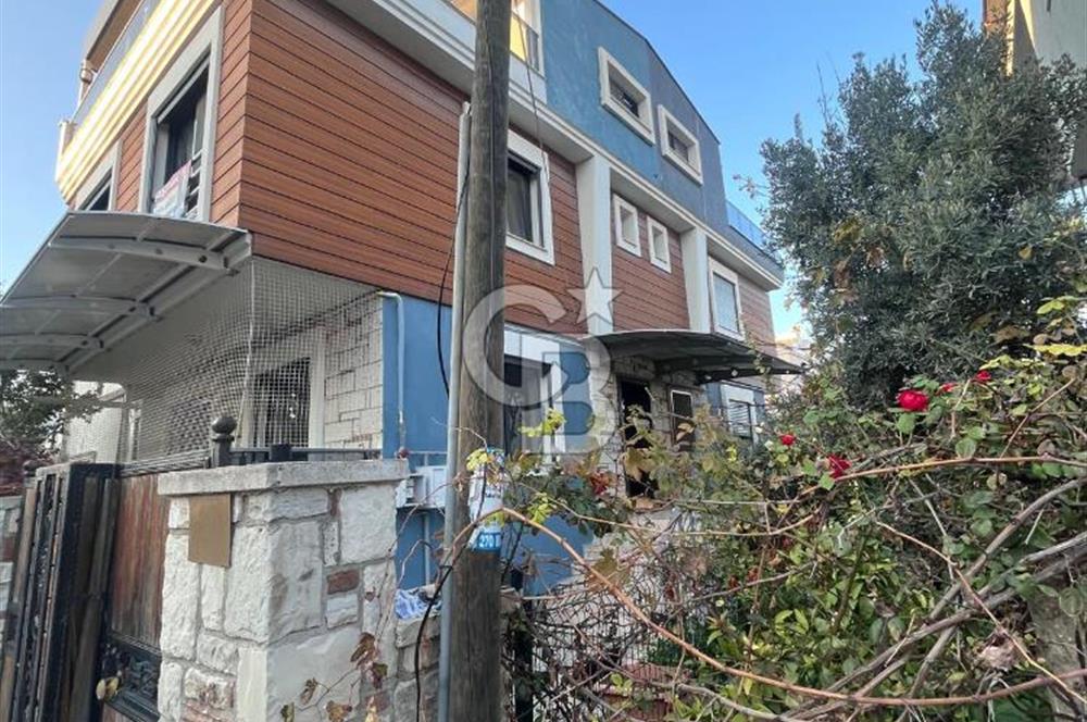 Urla Zeytinalanın da 4+1 Deniz Manzaralı Satılık Villa