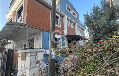 Urla Zeytinalanın da 4+1 Deniz Manzaralı Satılık Villa