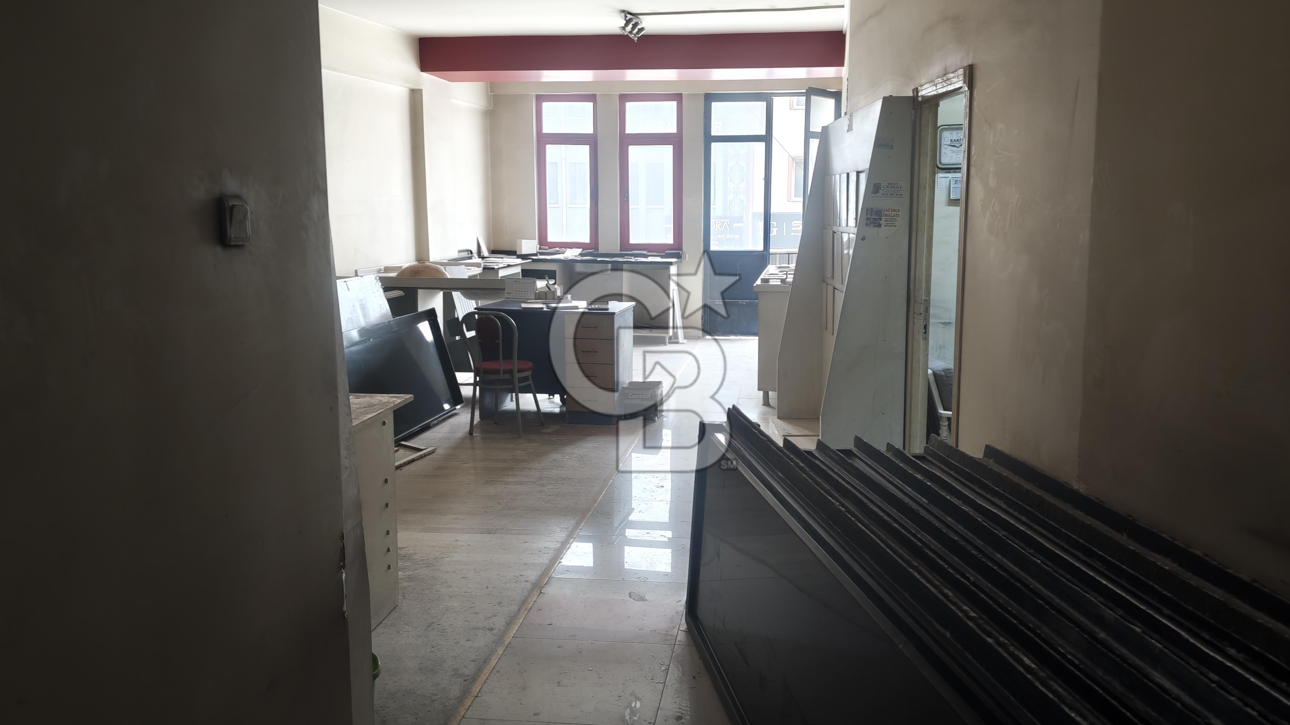 SATILIK 1. KAT POLYESTER ATÖLYESİ ÖN CEPHE ÇAMLITEPE CADDESİ