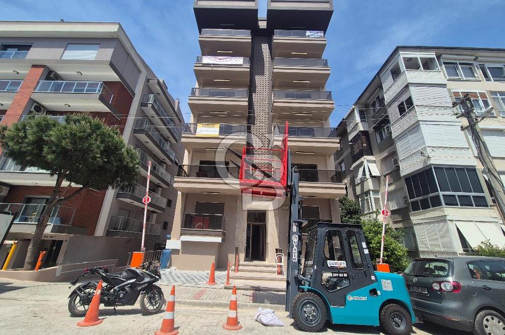Karşıyaka Aksoy'da Yeni Binada Modern 3+1 Daire, Denize 100 M.