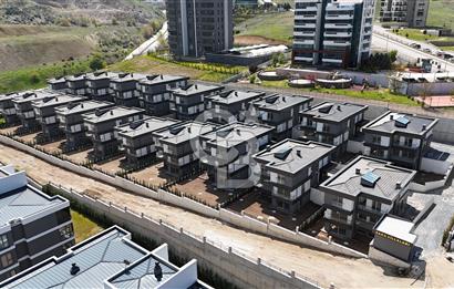 SAKA VİLLA SİTESİNDE SATILIK 6+2 VİLLA