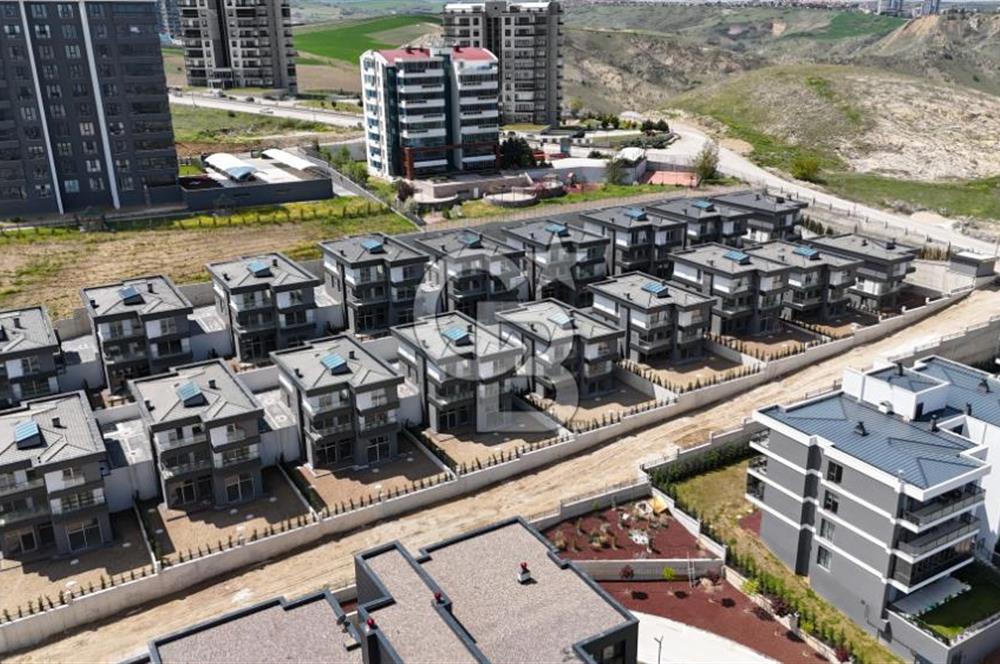 SAKA VİLLA SİTESİNDE SATILIK 6+2 VİLLA