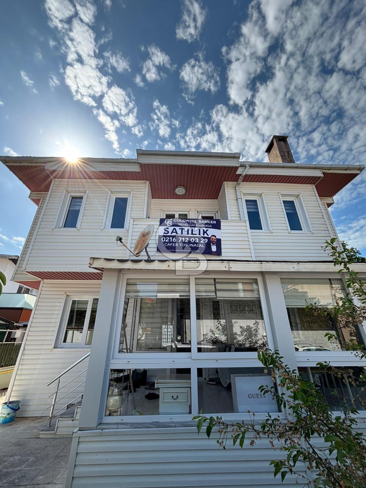 HARMANKAYA'DA DENİZ MANZARALI GENİŞ KULLANIMLI VİLLA