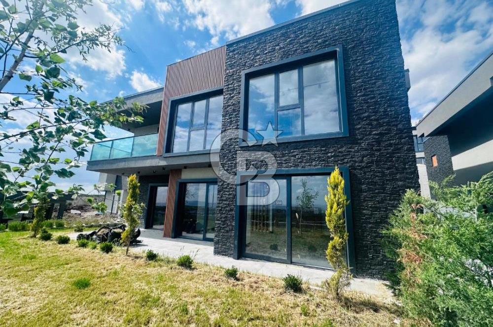 KARACAKAYA'DA 5+1 450 M2 SATILIK LÜKS VİLLA