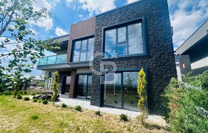 KARACAKAYA'DA 5+1 450 M2 SATILIK LÜKS VİLLA