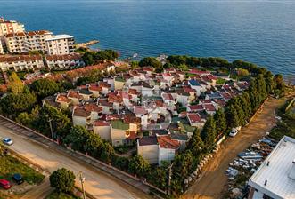 Armutlu Kardelen Sitesinde Sahilli 2+1 Satılık Villa - 1 - 349181