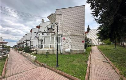 Armutlu Kardelen Sitesinde Sahilli 2+1 Satılık Villa