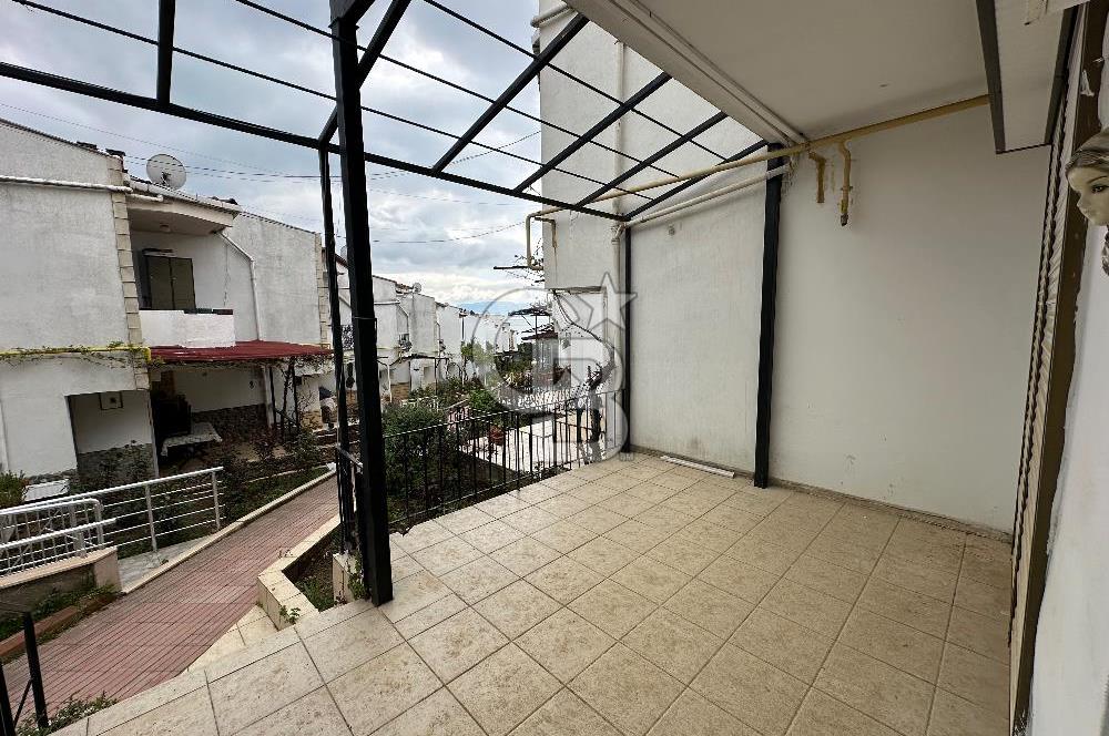 Armutlu Kardelen Sitesinde Sahilli 2+1 Satılık Villa