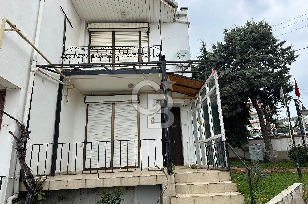 Armutlu Kardelen Sitesinde Sahilli 2+1 Satılık Villa