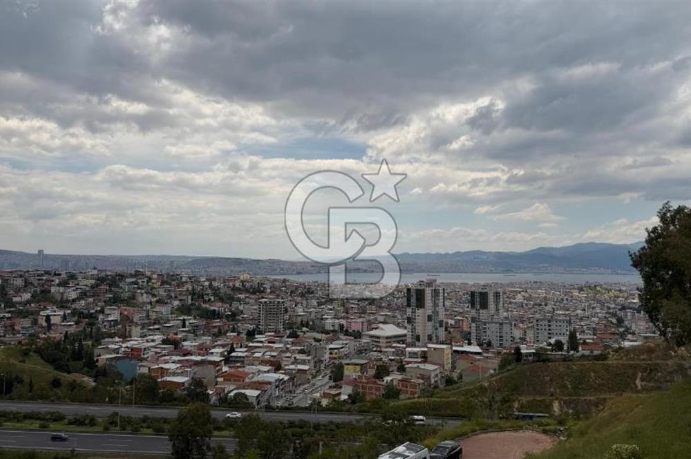 İZMİR'İNN SİTESİNDE DENİZ MANZARALI SATILIK GENİŞ BOŞ 3+1 DAİRE
