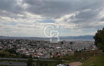 İZMİR'İNN SİTESİNDE DENİZ MANZARALI SATILIK GENİŞ BOŞ 3+1 DAİRE