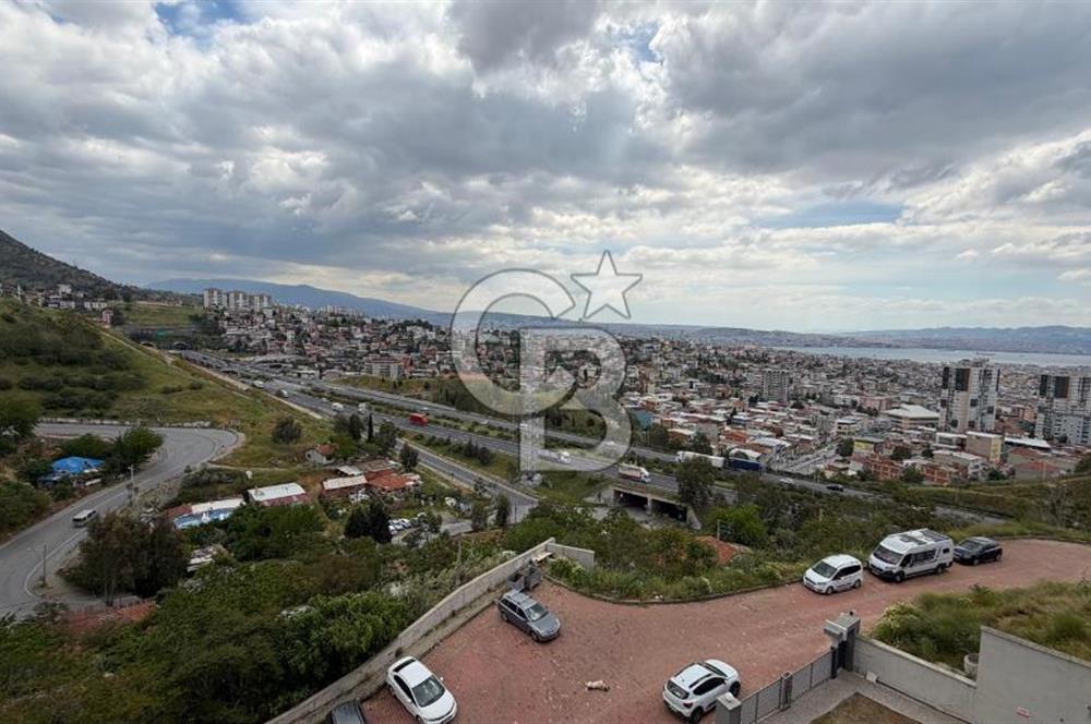 İZMİR'İNN SİTESİNDE DENİZ MANZARALI SATILIK GENİŞ BOŞ 3+1 DAİRE
