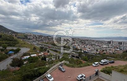 İZMİR'İNN SİTESİNDE DENİZ MANZARALI SATILIK GENİŞ BOŞ 3+1 DAİRE