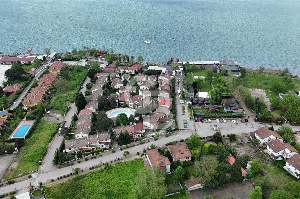Mavi ve Yeşil Bir Arada: Sahil Yanı, Sosyal Tesisli 3.5+1 Villa