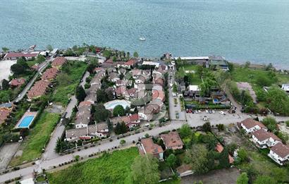 Mavi ve Yeşil Bir Arada: Sahil Yanı, Sosyal Tesisli 3.5+1 Villa