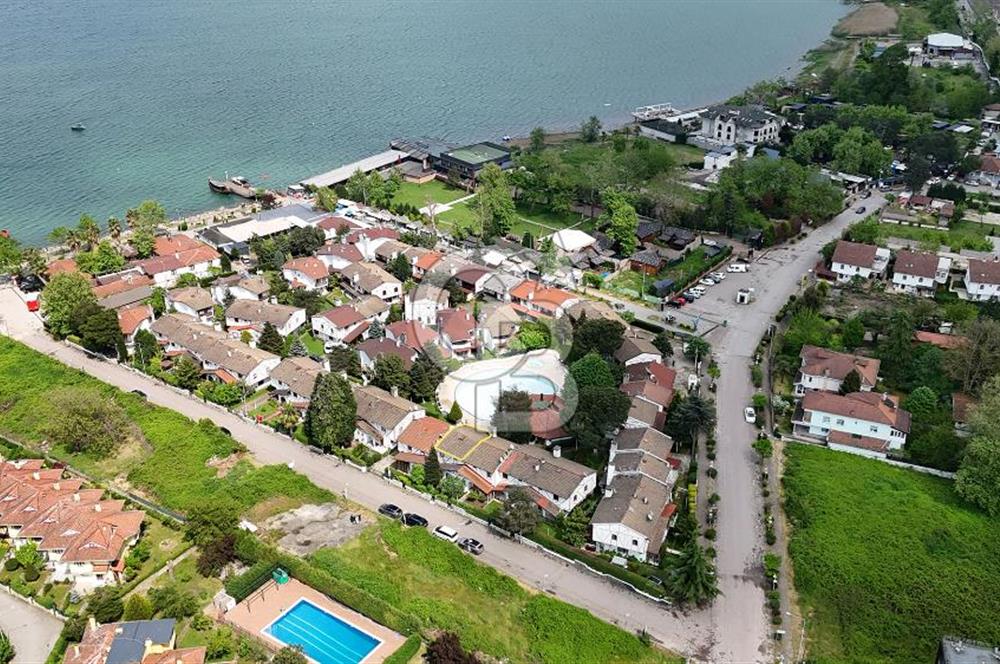 Mavi ve Yeşil Bir Arada: Sahil Yanı, Sosyal Tesisli 3.5+1 Villa
