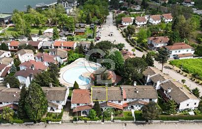 Mavi ve Yeşil Bir Arada: Sahil Yanı, Sosyal Tesisli 3.5+1 Villa
